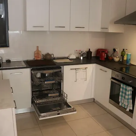 Th1 - Modern Stylish Holiday Apartment